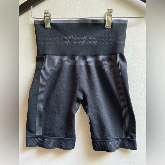 Aritzia TNA Seamless Compression Ventura Biker Shorts Sz XS - Picture 2 of 12